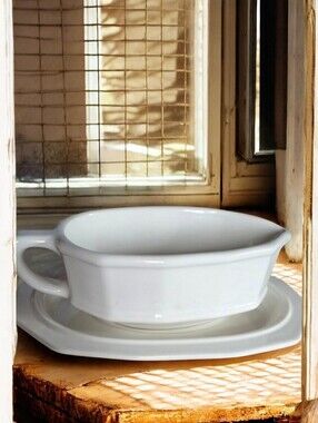 PHALTZGRAFF HERITAGE White Gravy Boat and Under Plat